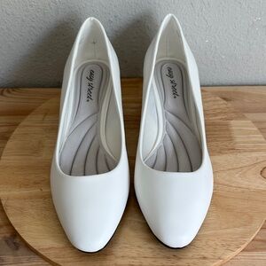 Easy Street Prim Womens Round Closed Toe Block Heel Pumps